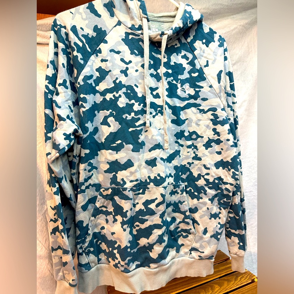 Men’s M UA hoodie